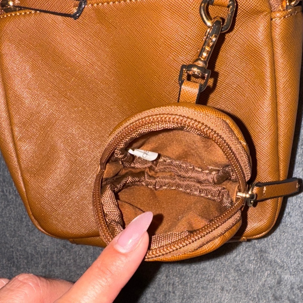 LOUME- NWOT Cognac color Crossbody bag with coin purse- Unisex - Picture 9 of 14